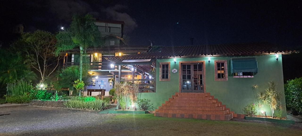 Cheiro De Mato Penedo (Rio de Janeiro)